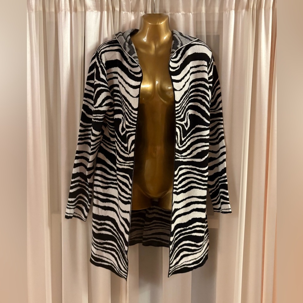 Sioni Black and White Zebra Sweater Cardigan - Picture 5 of 6